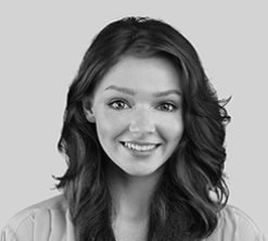 happy wedding face-maisie